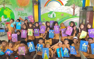 Hari Terakhir PAS Genap 2023, Kelas 2A Membuat Kreasi dari Bahan Alam dan Buatan