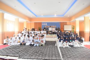 Foto bersama Kepala Kemenang kota Ambon, Ketua MUI Kota Ambon, Ketua Yayasan As-Salam Maluku dan peserta Munaqosyah